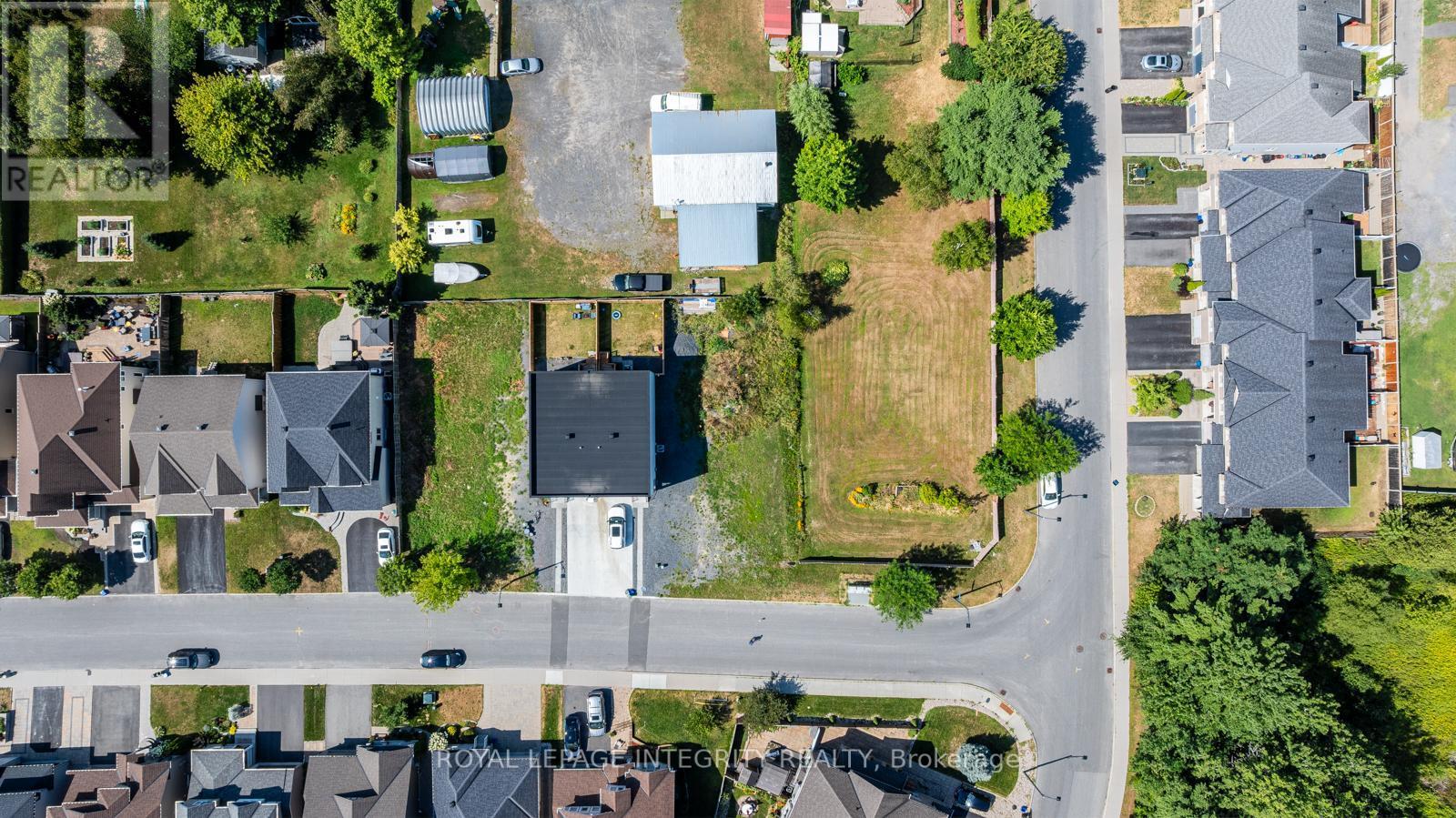 877B Contour Street, Ottawa, ON