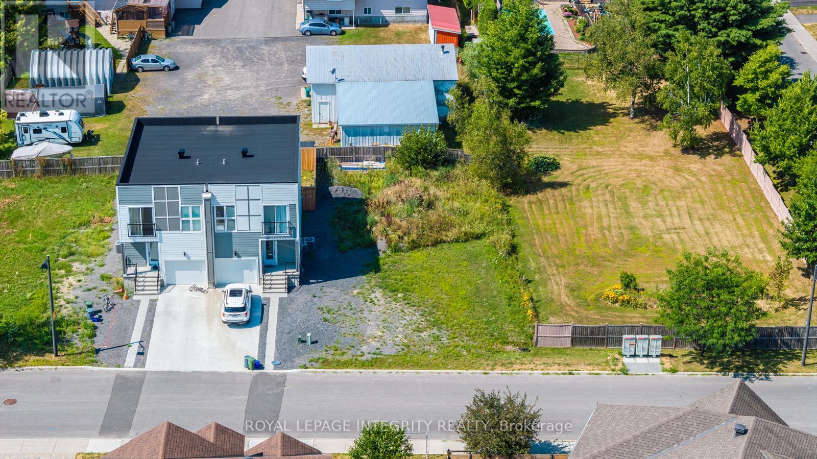 877B Contour Street, Ottawa, ON