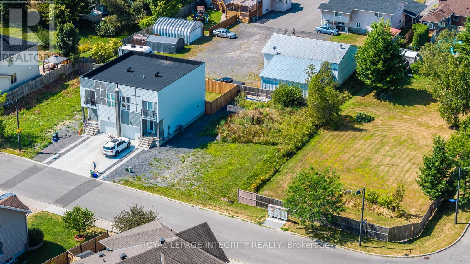 877B Contour Street, Ottawa, ON