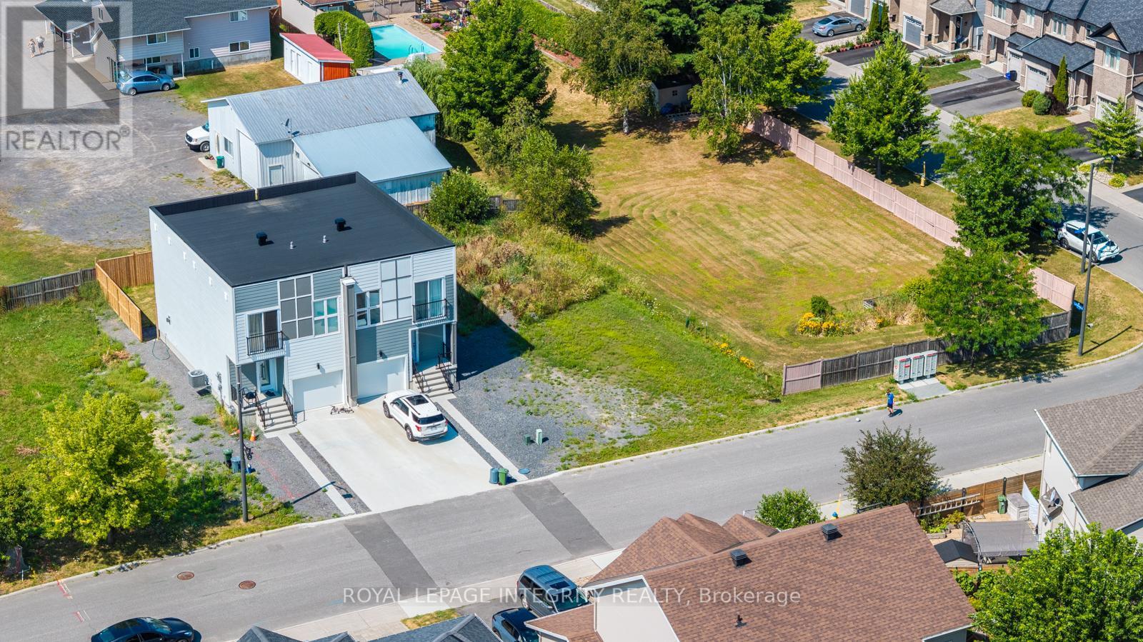 877B Contour Street, Ottawa, ON