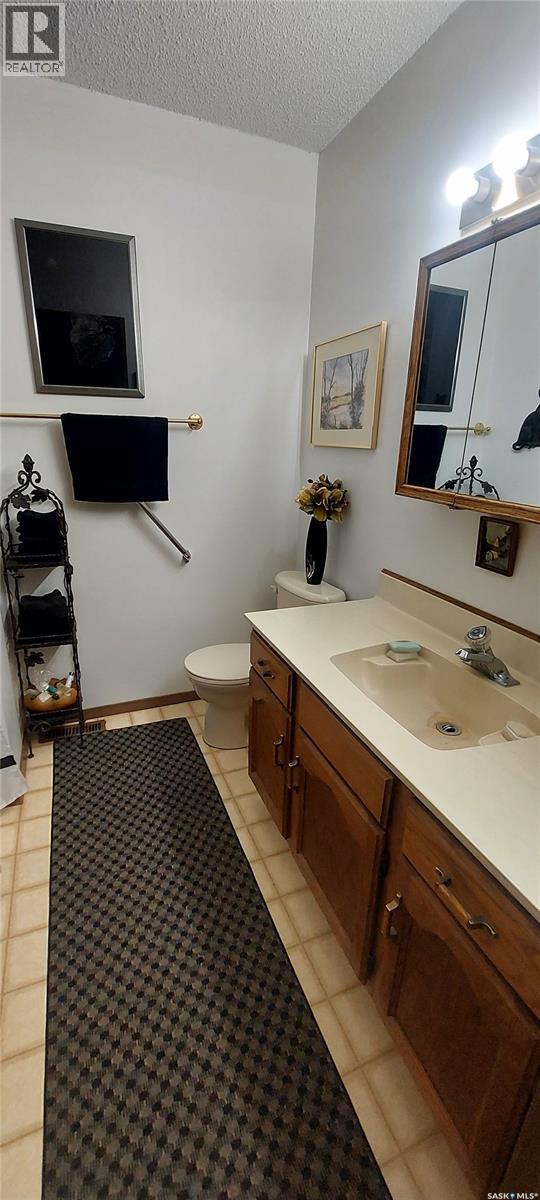 918 Anton Place, Wadena, SK - Indoor Photo Showing Bathroom