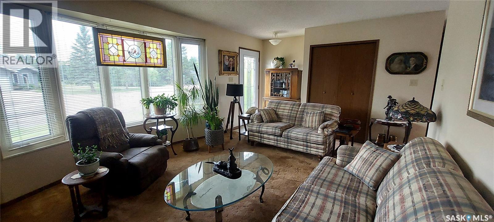 918 Anton Place, Wadena, SK - Indoor Photo Showing Living Room
