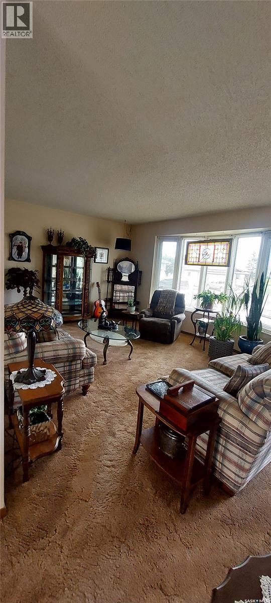 918 Anton Place, Wadena, SK - Indoor Photo Showing Living Room