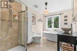 2nd Main Floor Bathroom- 4pc -