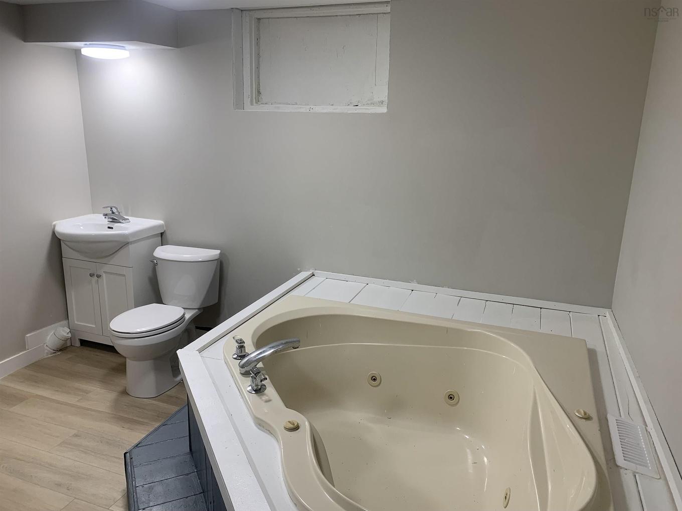 18 Bissett Road, Cole Harbour, NS