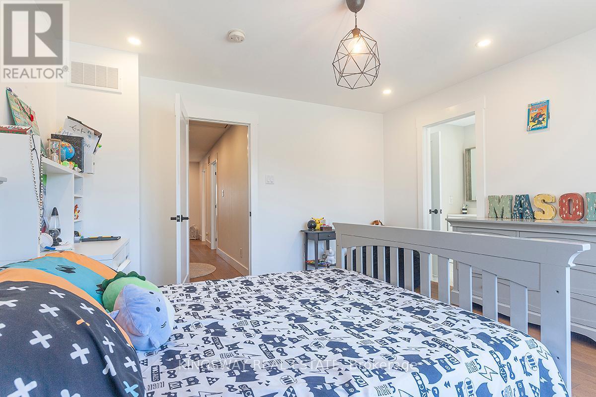 510 Richey Crescent, Mississauga, ON - Indoor Photo Showing Bedroom