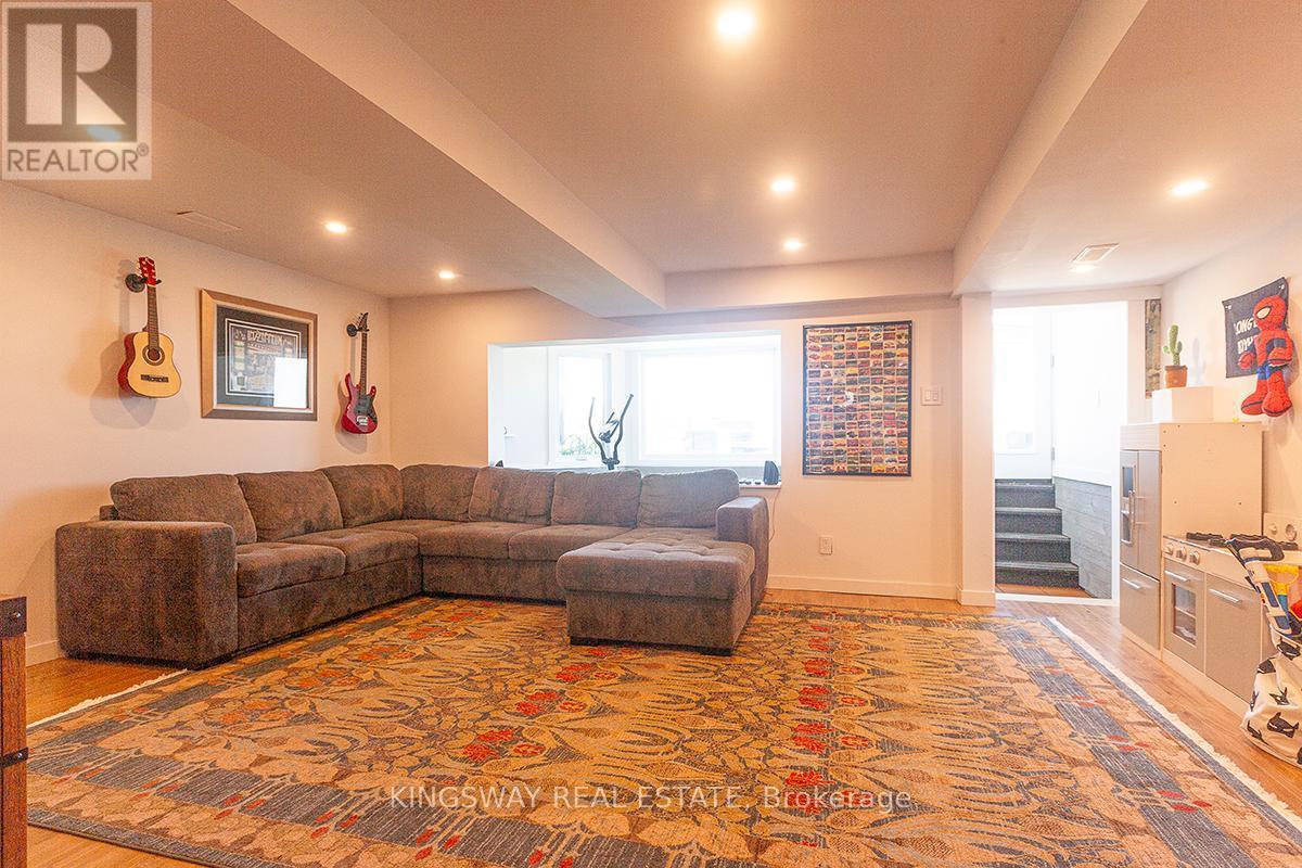 510 Richey Crescent, Mississauga, ON - Indoor Photo Showing Living Room