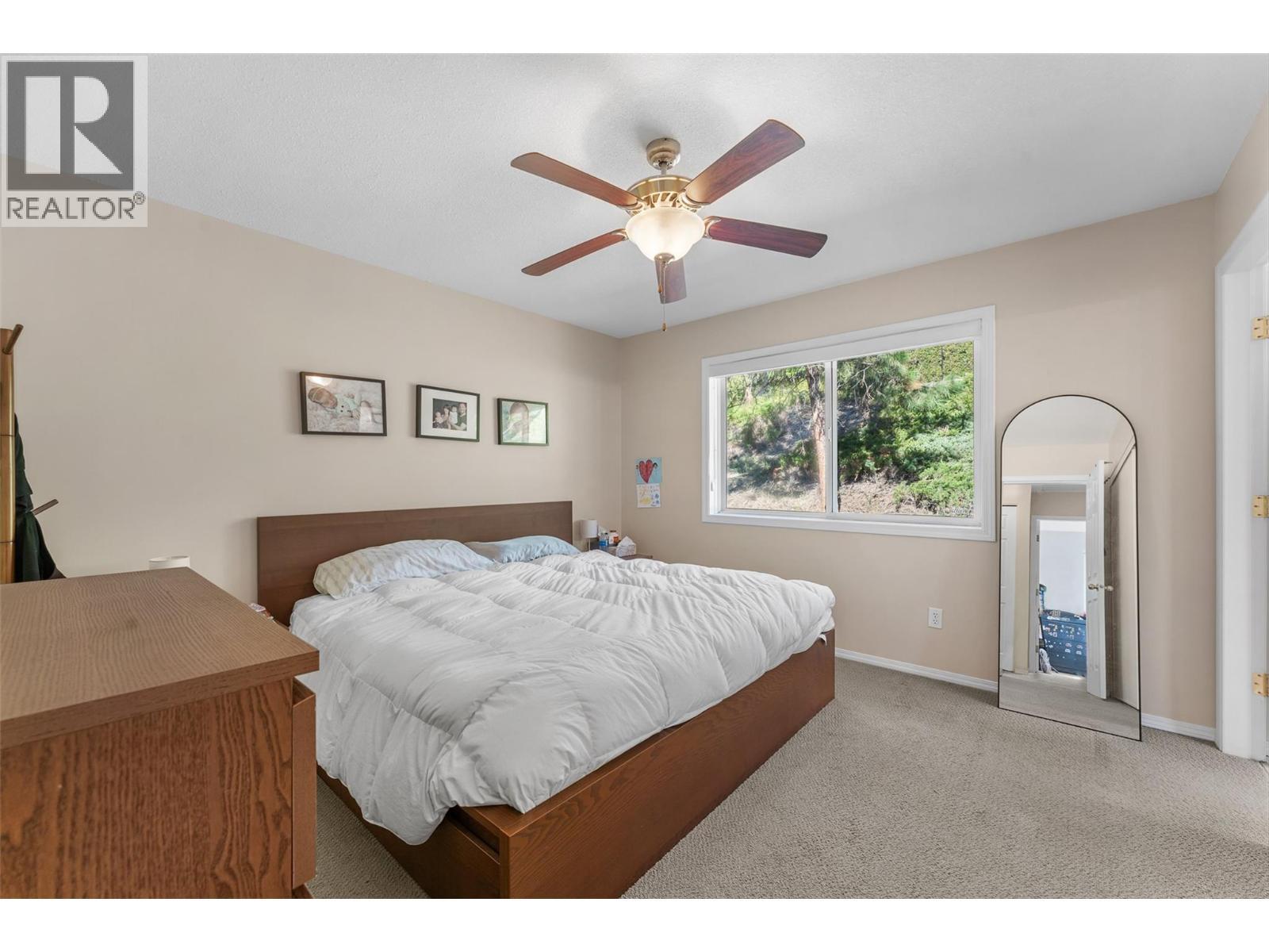 580 Spruceview Place N, Kelowna, BC - Indoor Photo Showing Bedroom