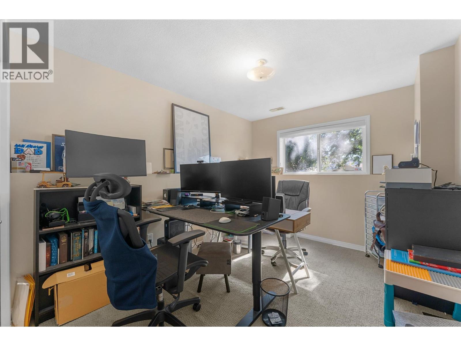 580 Spruceview Place N, Kelowna, BC - Indoor Photo Showing Office