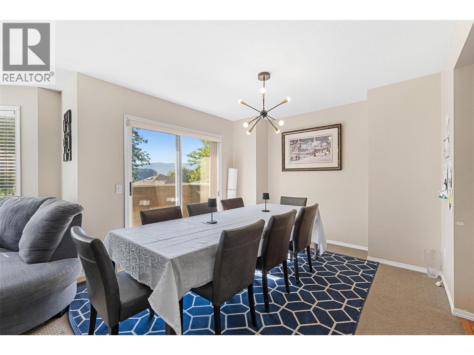 580 Spruceview Place N, Kelowna, BC - Indoor Photo Showing Dining Room