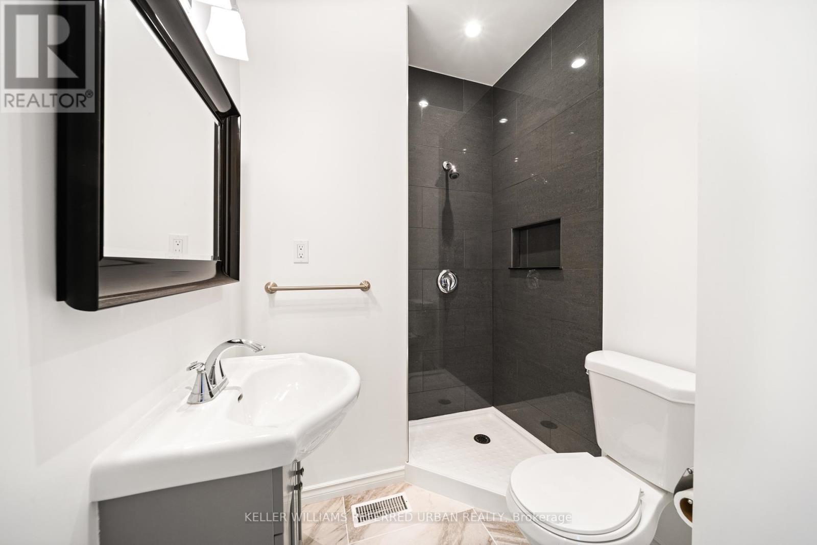 1078 Dovercourt Road, Toronto, ON - Indoor Photo Showing Bathroom