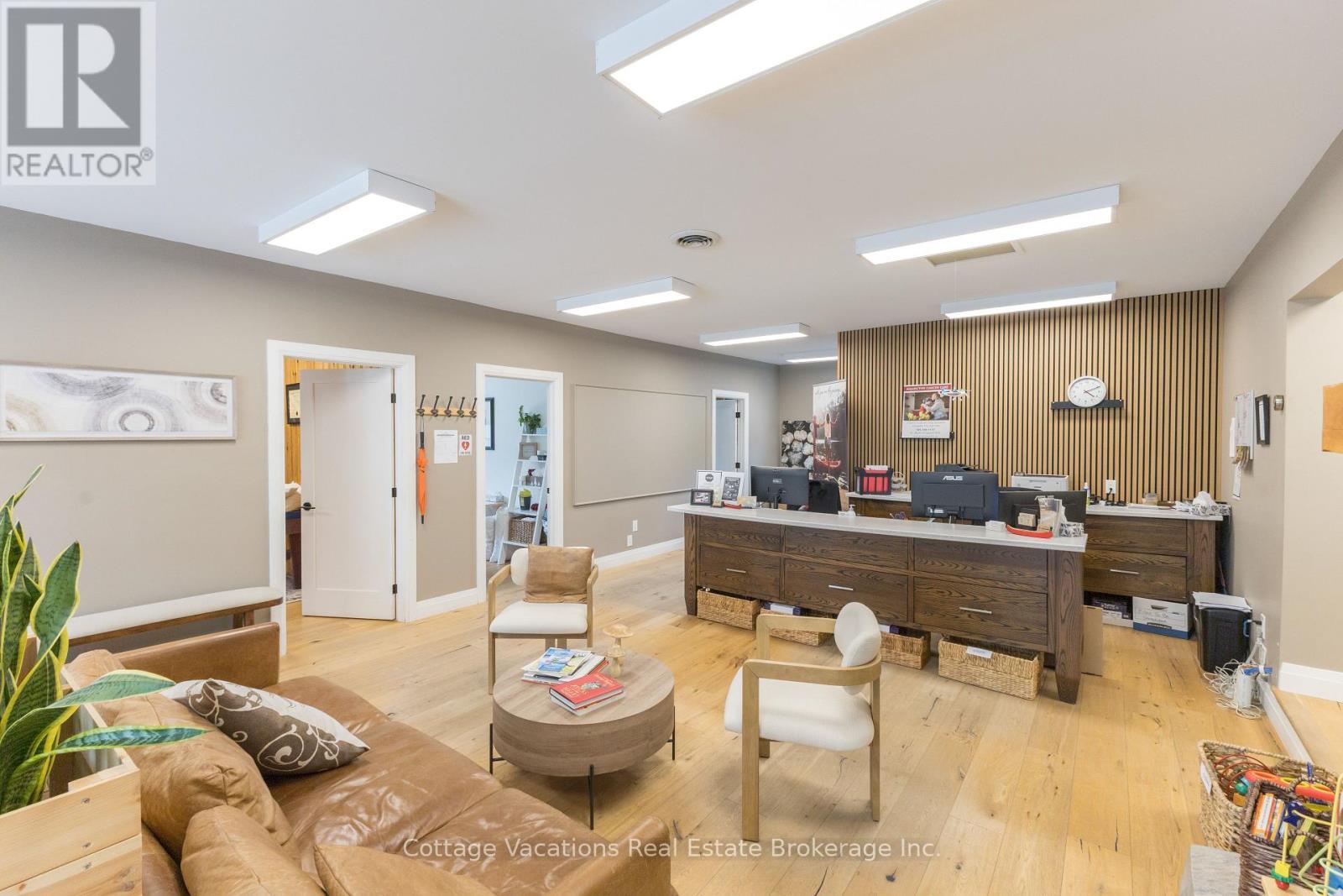 10 Brunel Road, Huntsville (Chaffey), ON