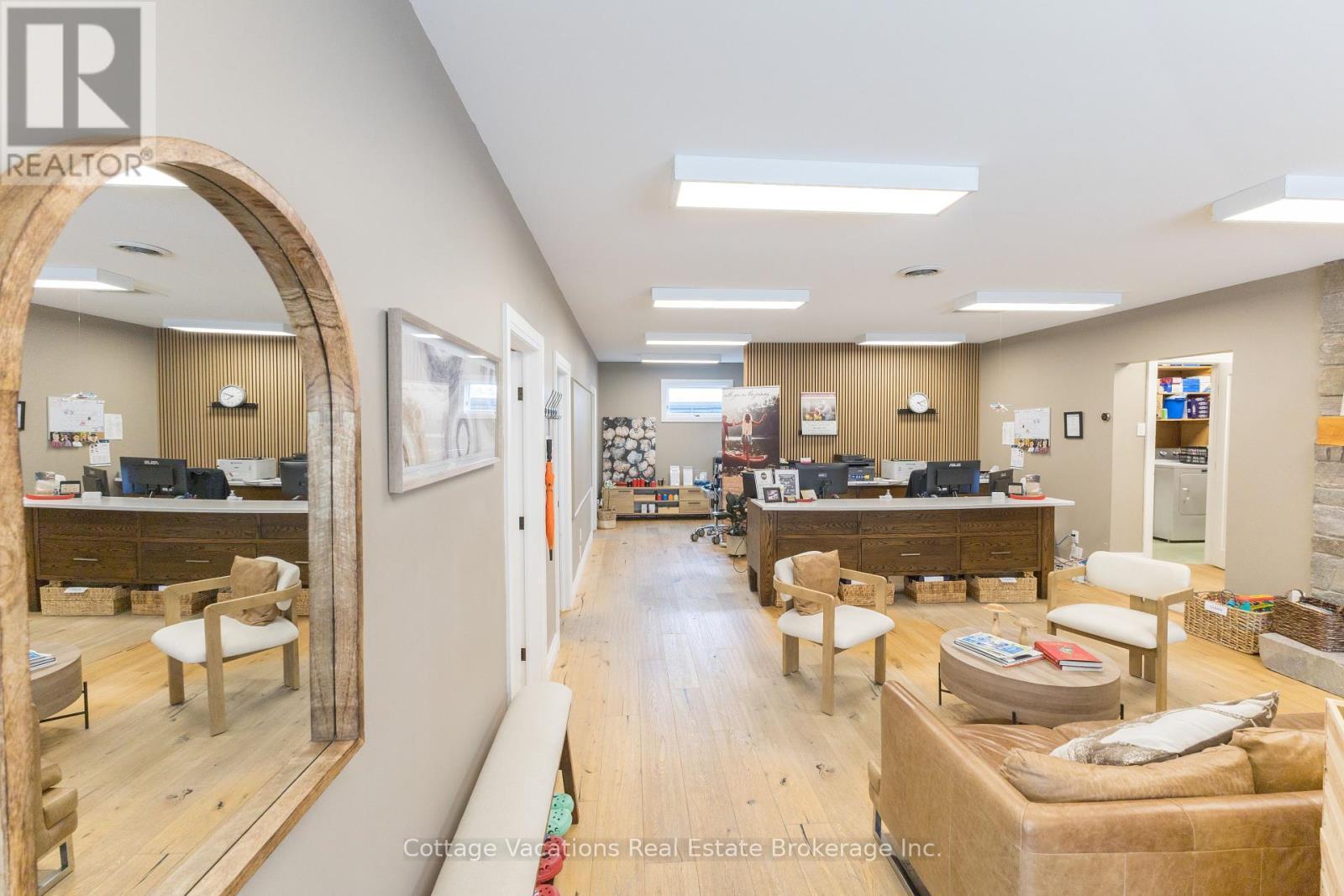 10 Brunel Road, Huntsville (Chaffey), ON