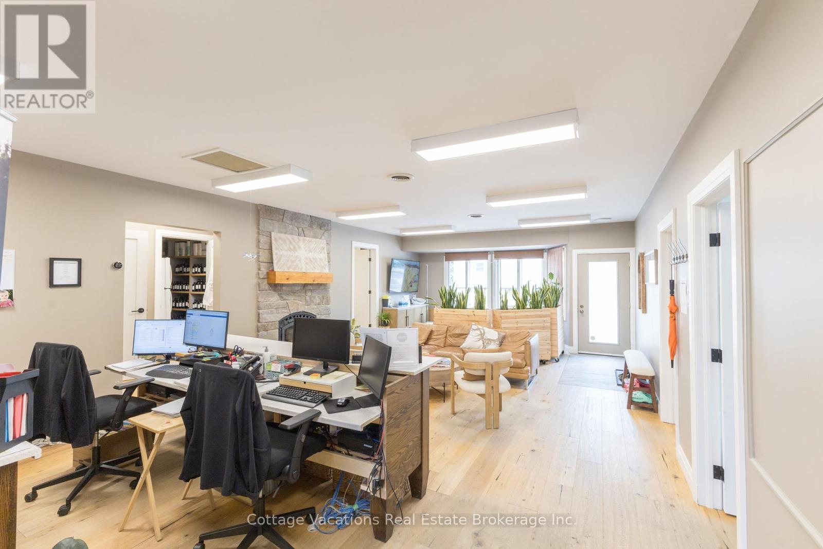 10 Brunel Road, Huntsville (Chaffey), ON