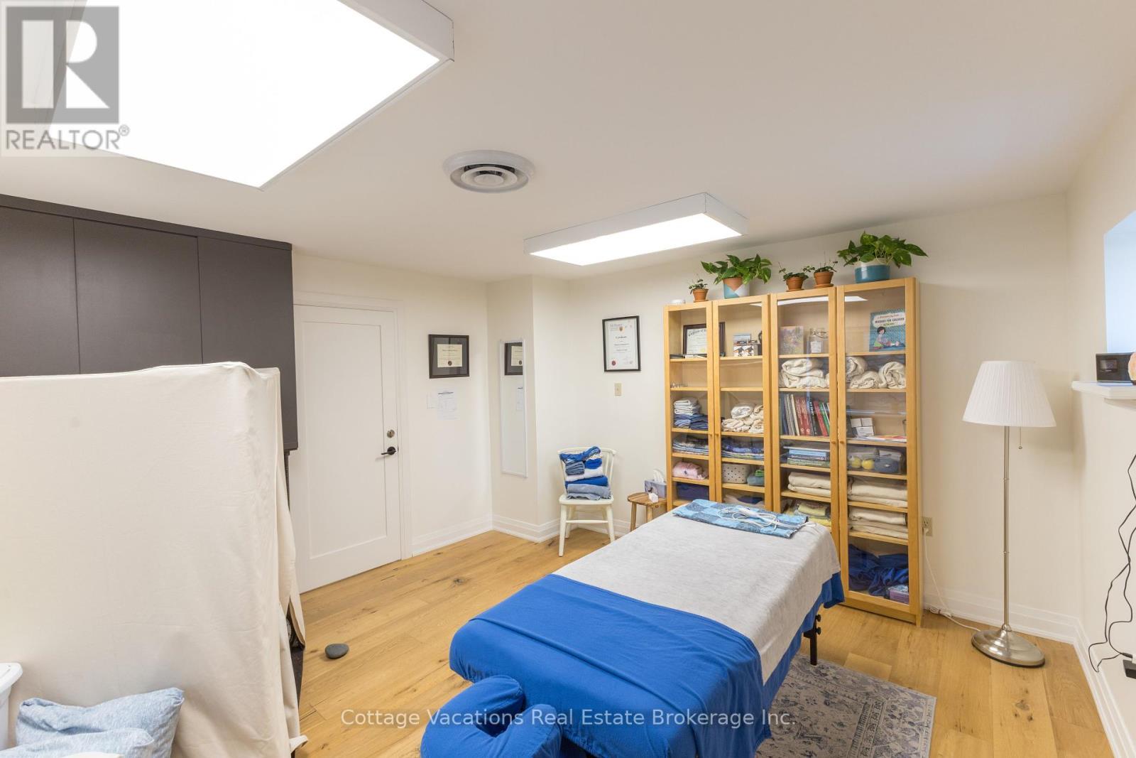 10 Brunel Road, Huntsville (Chaffey), ON