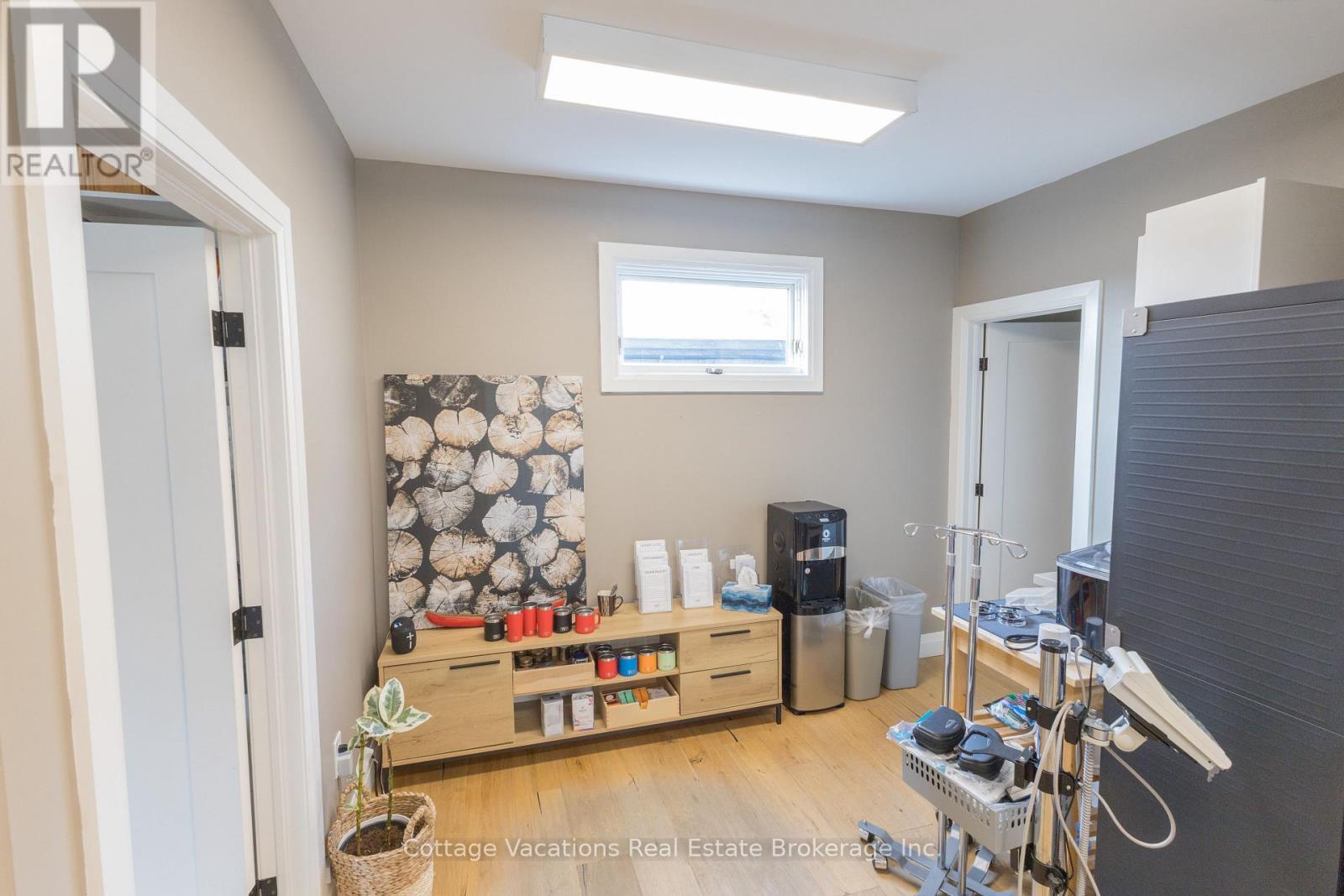 10 Brunel Road, Huntsville (Chaffey), ON