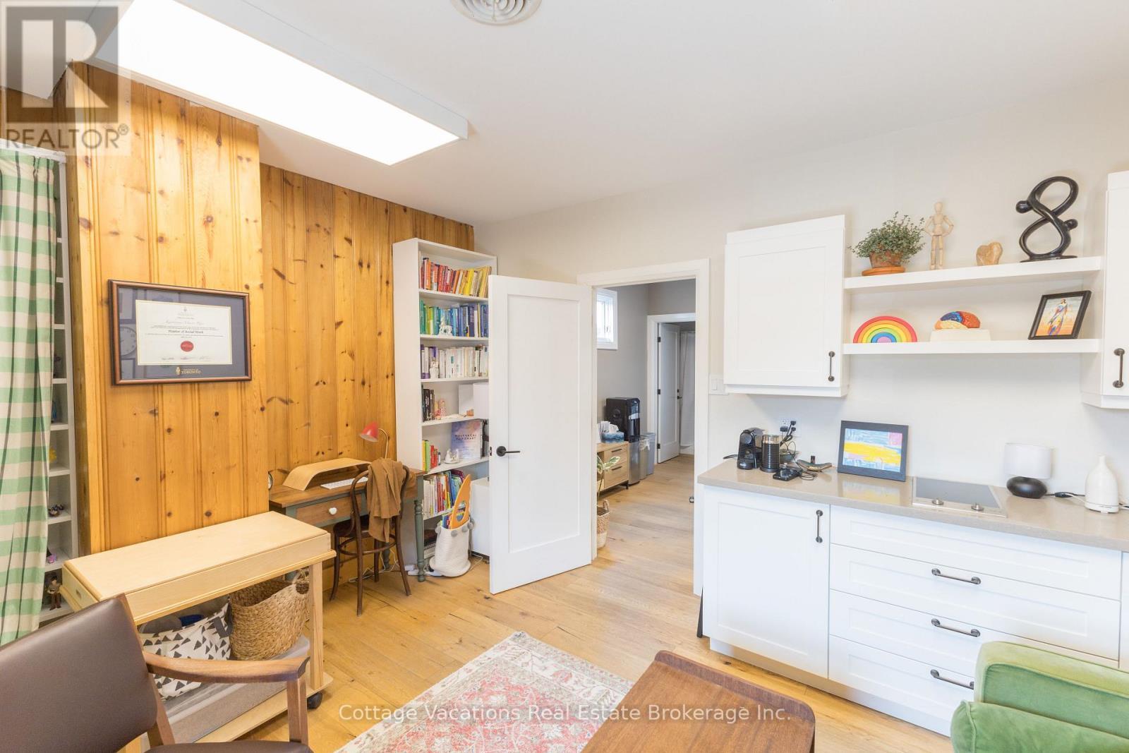 10 Brunel Road, Huntsville (Chaffey), ON