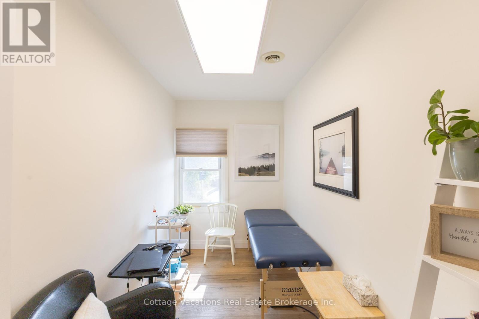 10 Brunel Road, Huntsville (Chaffey), ON