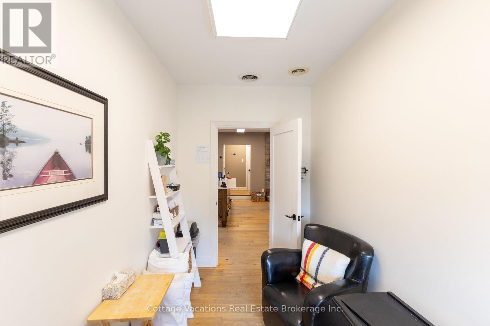 10 Brunel Road, Huntsville (Chaffey), ON