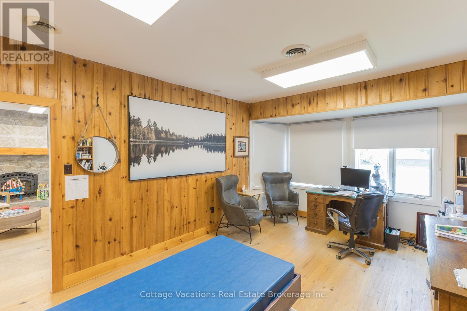 10 Brunel Road, Huntsville (Chaffey), ON