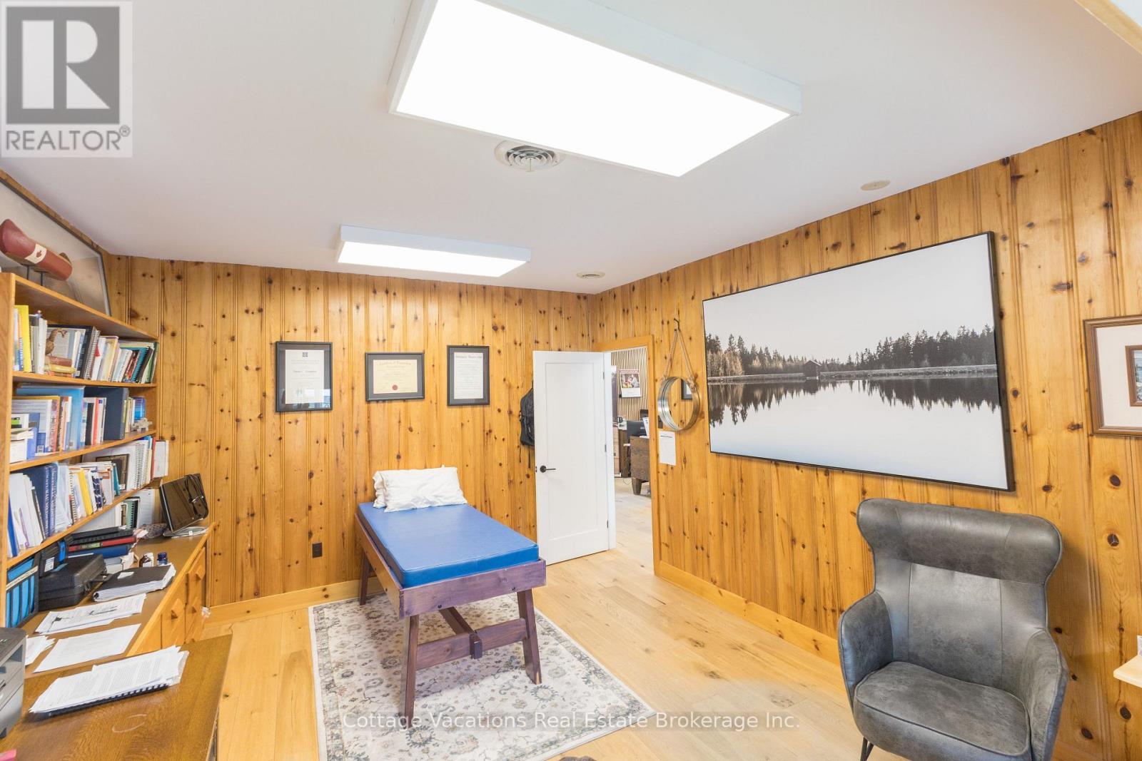 10 Brunel Road, Huntsville (Chaffey), ON