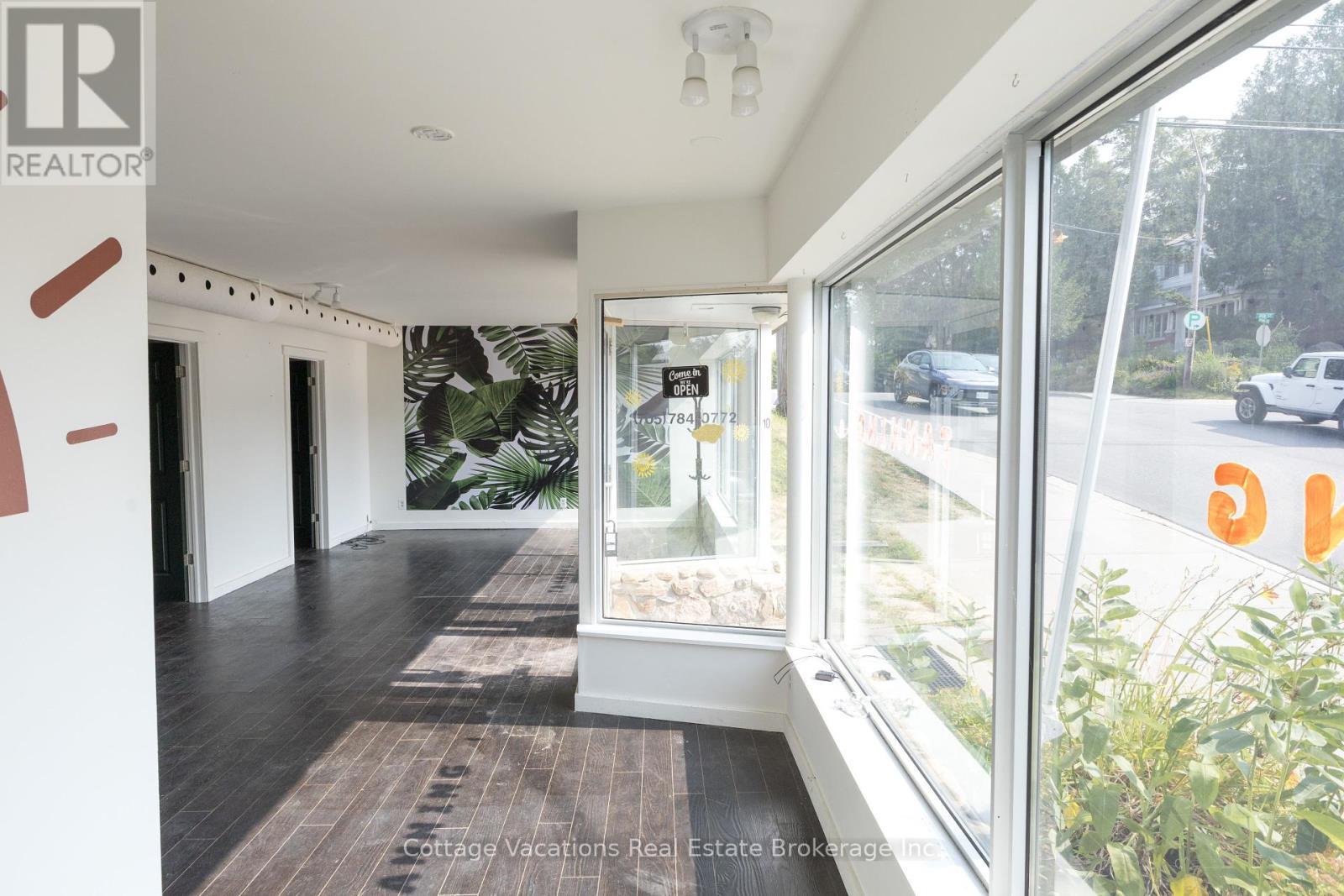 10 Brunel Road, Huntsville (Chaffey), ON