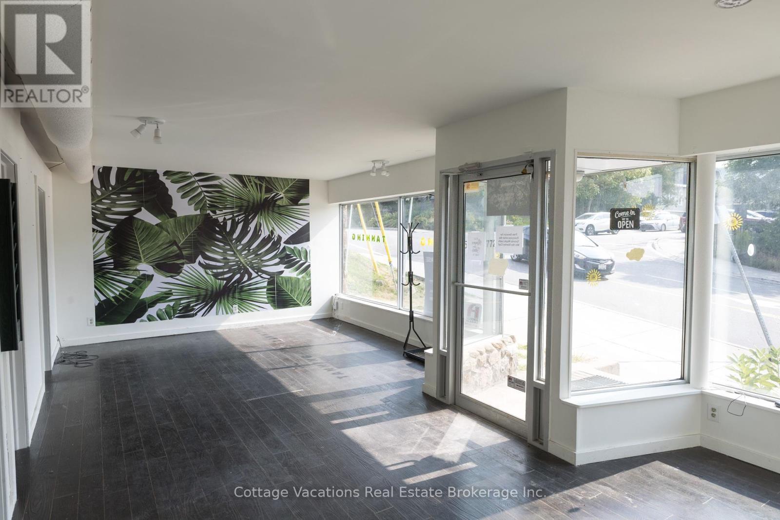 10 Brunel Road, Huntsville (Chaffey), ON