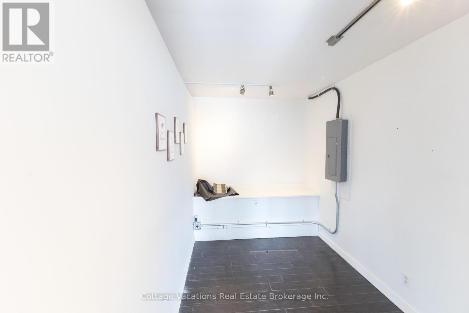 10 Brunel Road, Huntsville (Chaffey), ON