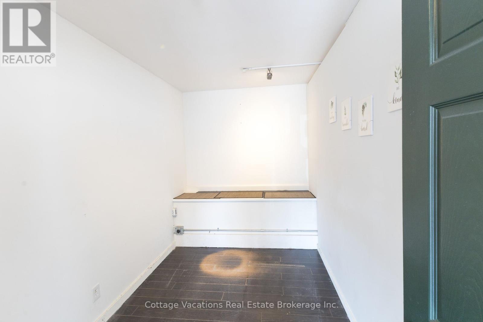 10 Brunel Road, Huntsville (Chaffey), ON