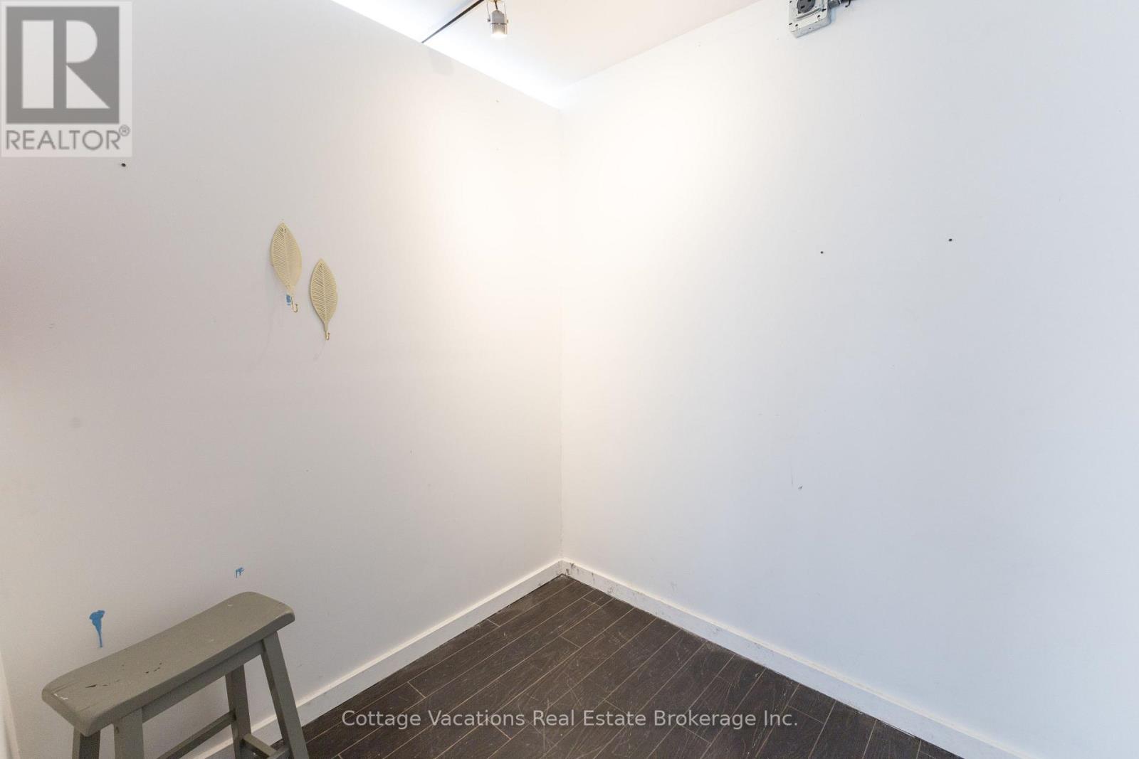 10 Brunel Road, Huntsville (Chaffey), ON