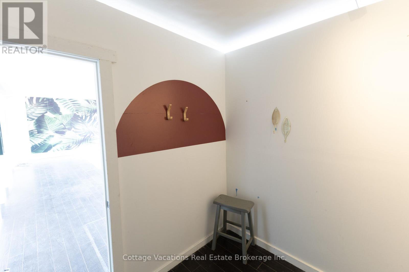 10 Brunel Road, Huntsville (Chaffey), ON