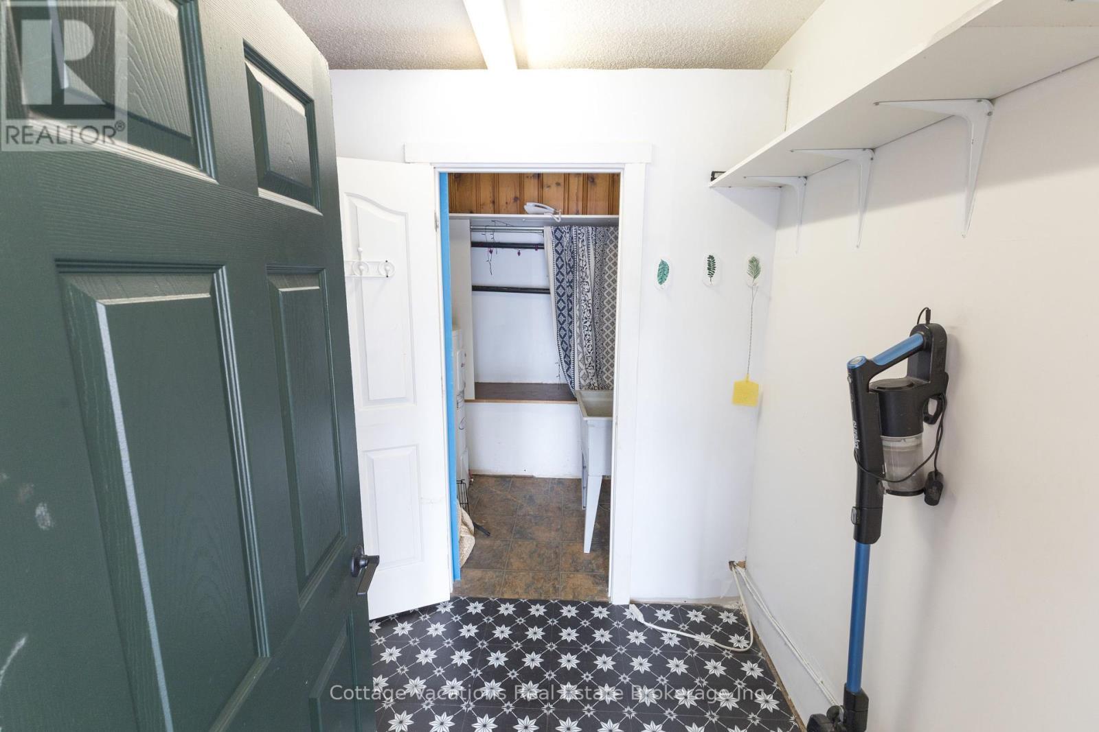 10 Brunel Road, Huntsville (Chaffey), ON