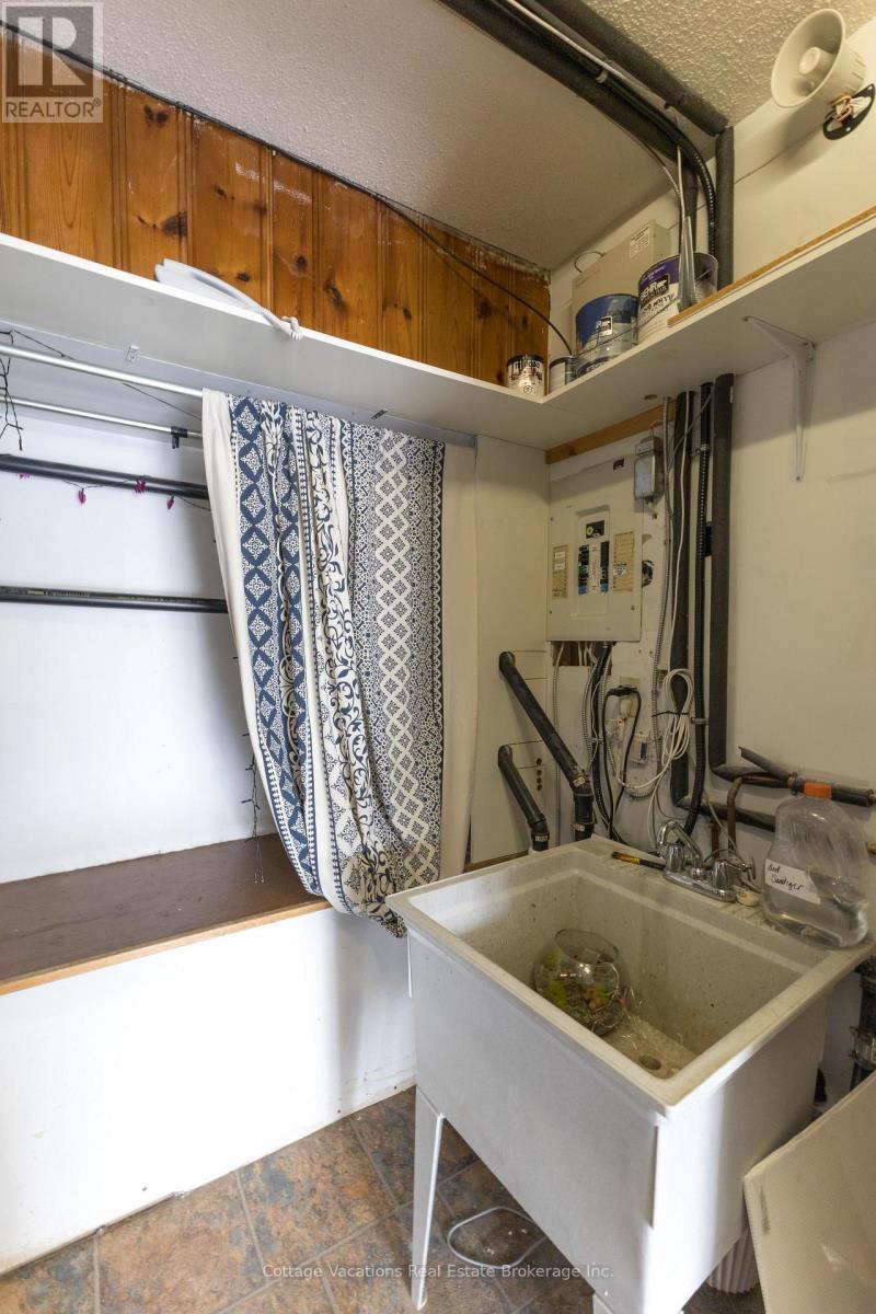 10 Brunel Road, Huntsville (Chaffey), ON