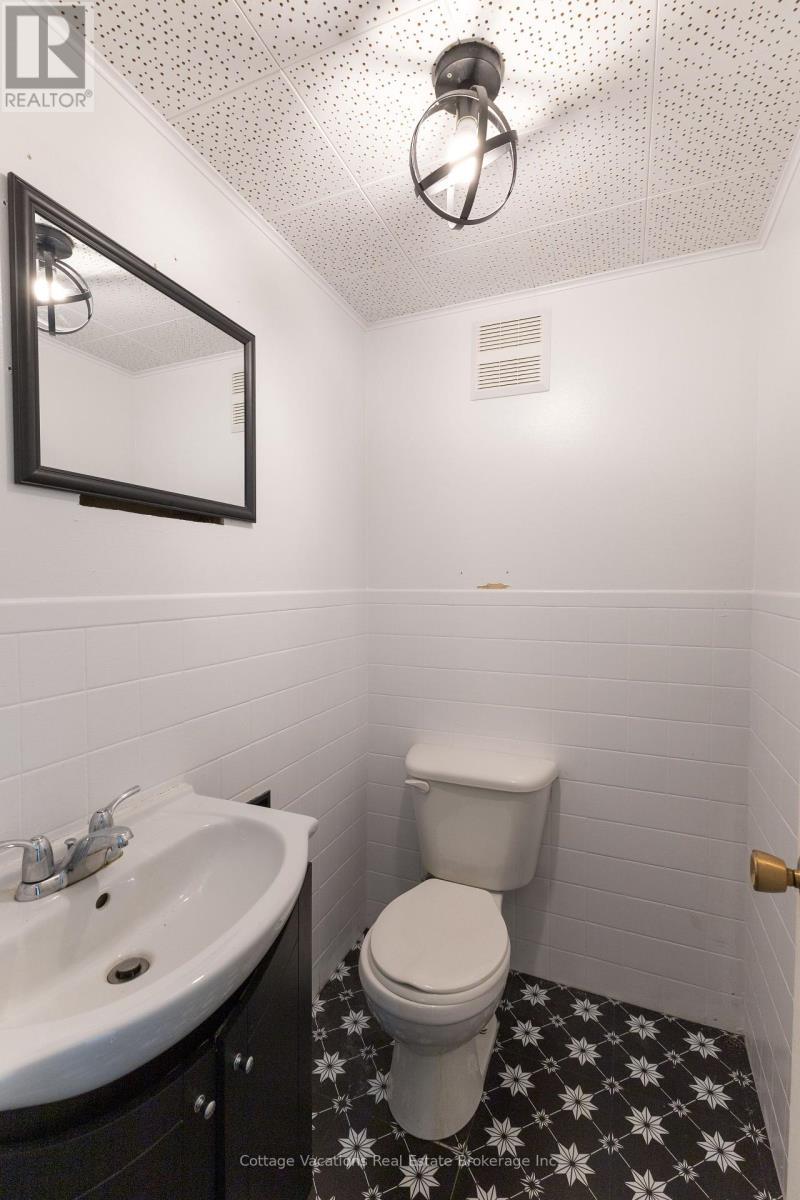 10 Brunel Road, Huntsville (Chaffey), ON