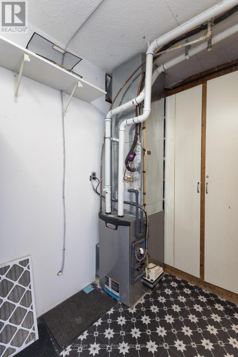 10 Brunel Road, Huntsville (Chaffey), ON