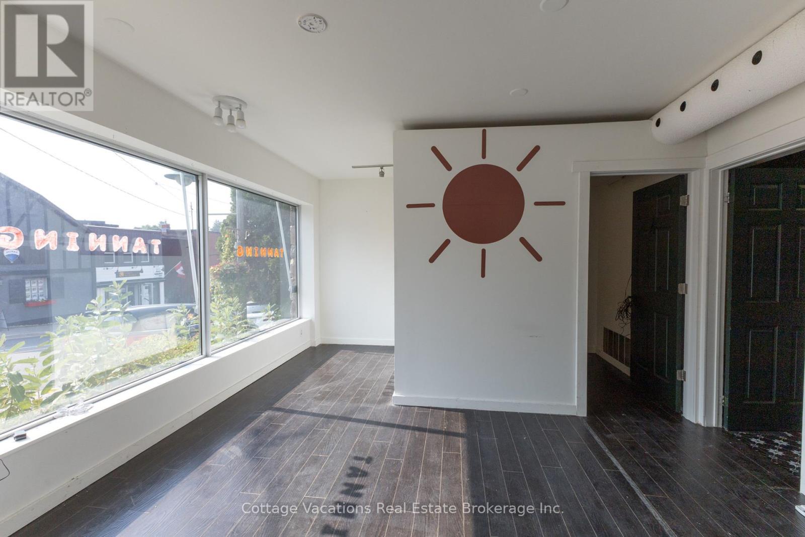 10 Brunel Road, Huntsville (Chaffey), ON