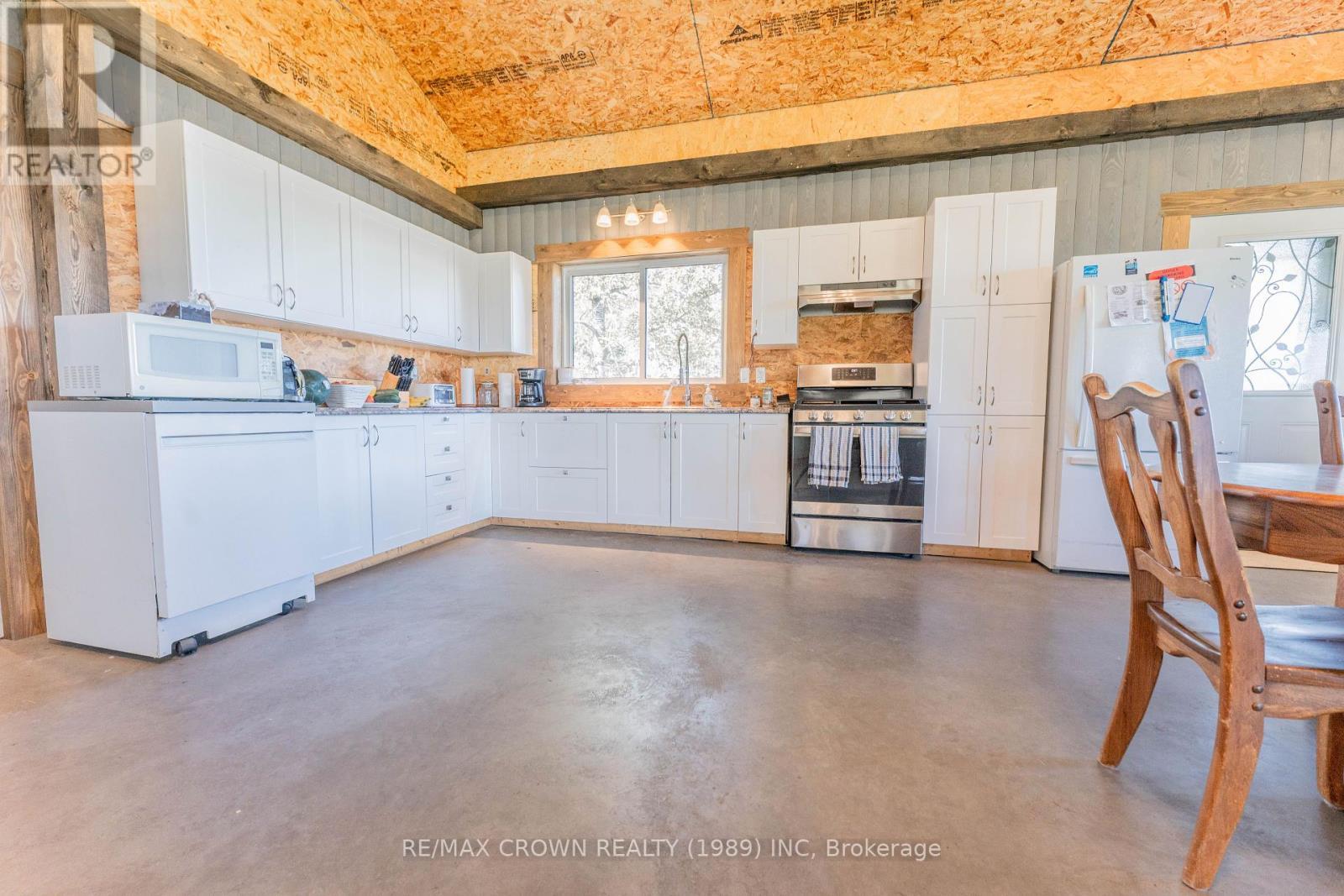 24 Shallow Lake Road W, Mattice-Val Cote, ON - Indoor Photo Showing Kitchen