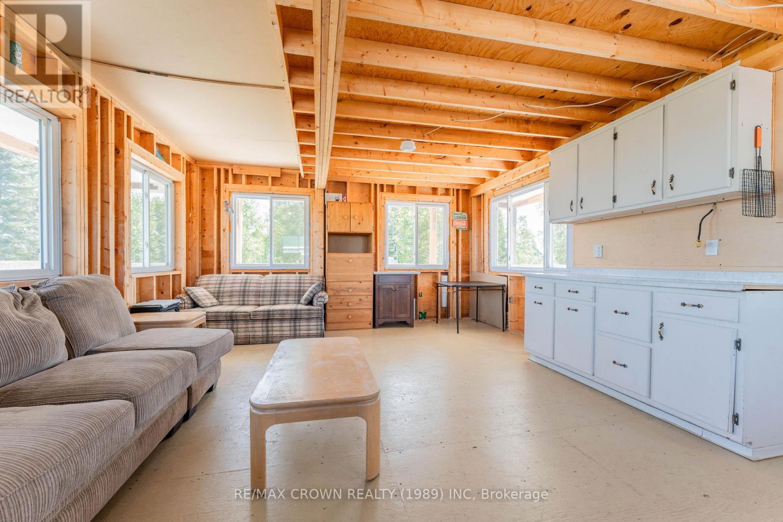 24 Shallow Lake Road W, Mattice-Val Cote, ON - Indoor Photo Showing Living Room