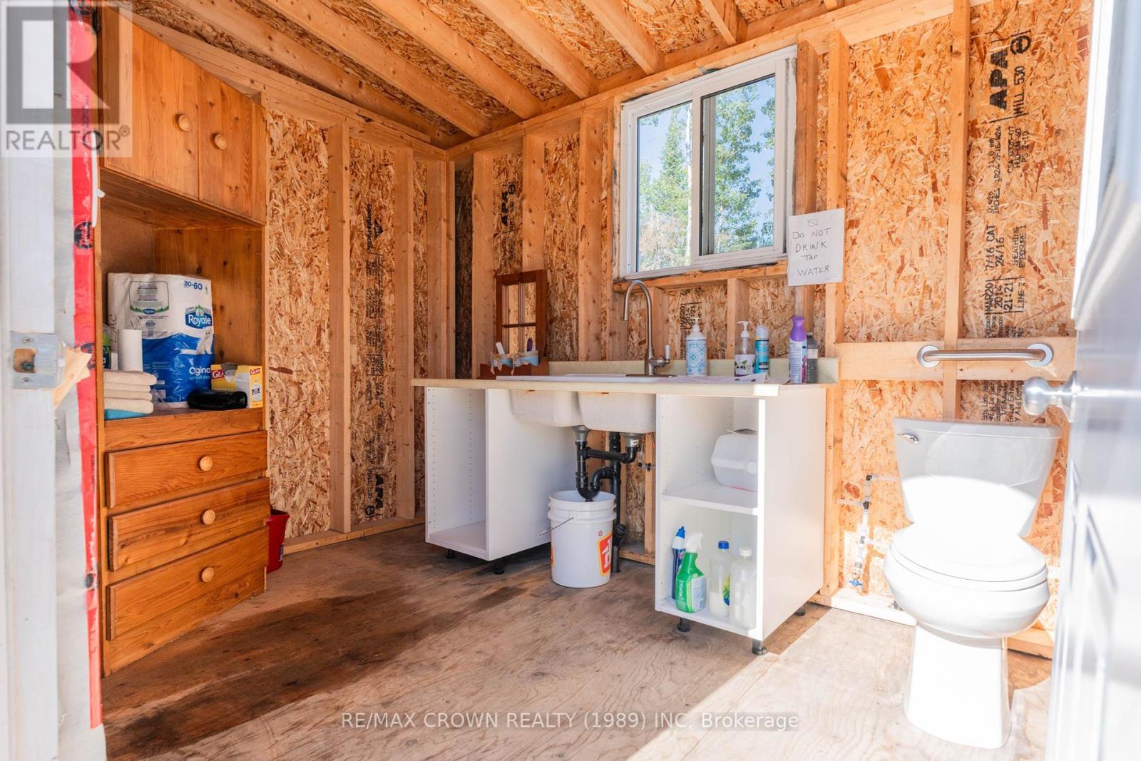 24 Shallow Lake Road W, Mattice-Val Cote, ON - Indoor Photo Showing Bathroom