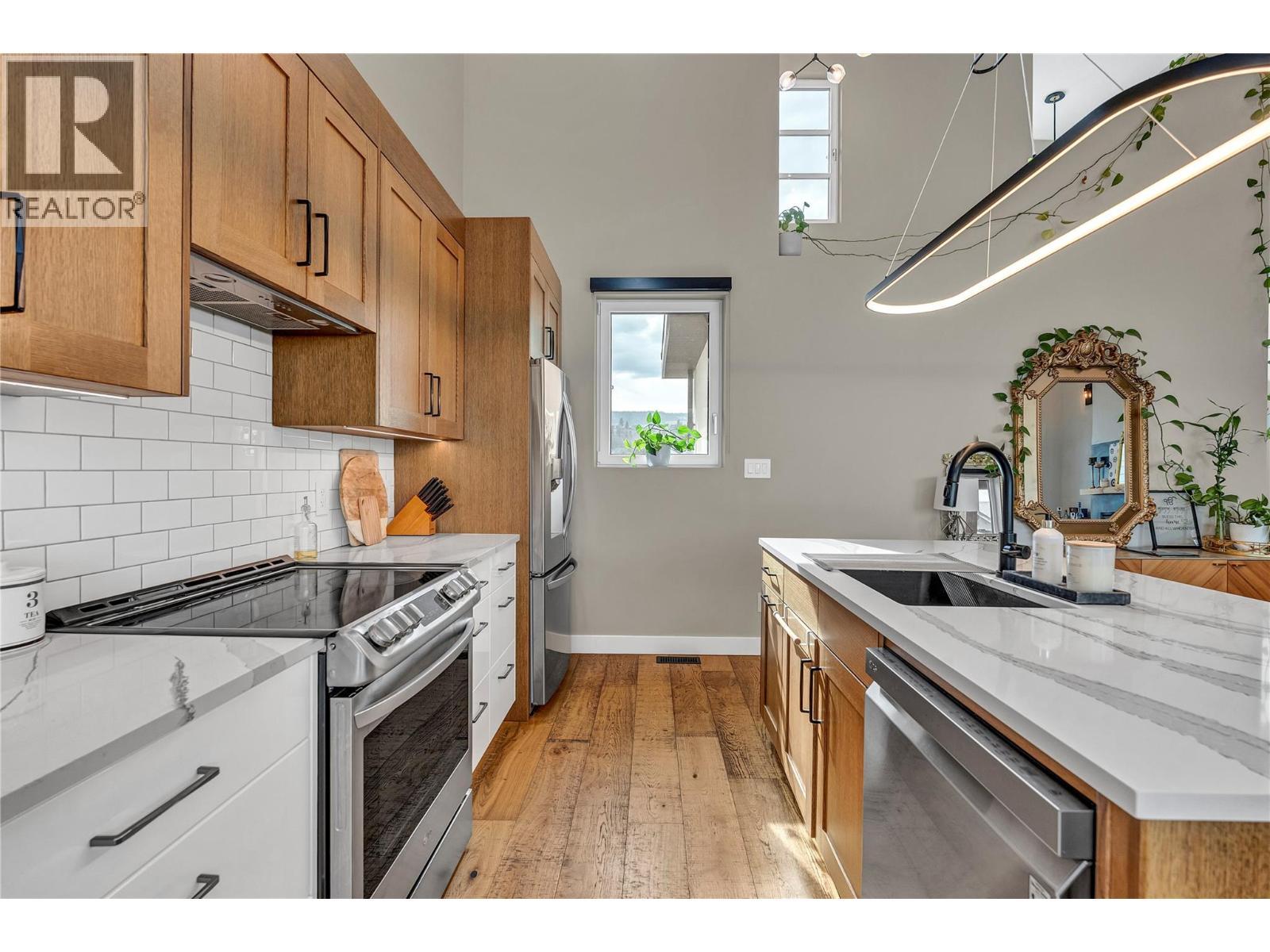 1695 Treffry Place, Summerland, BC - Indoor Photo Showing Kitchen With Upgraded Kitchen
