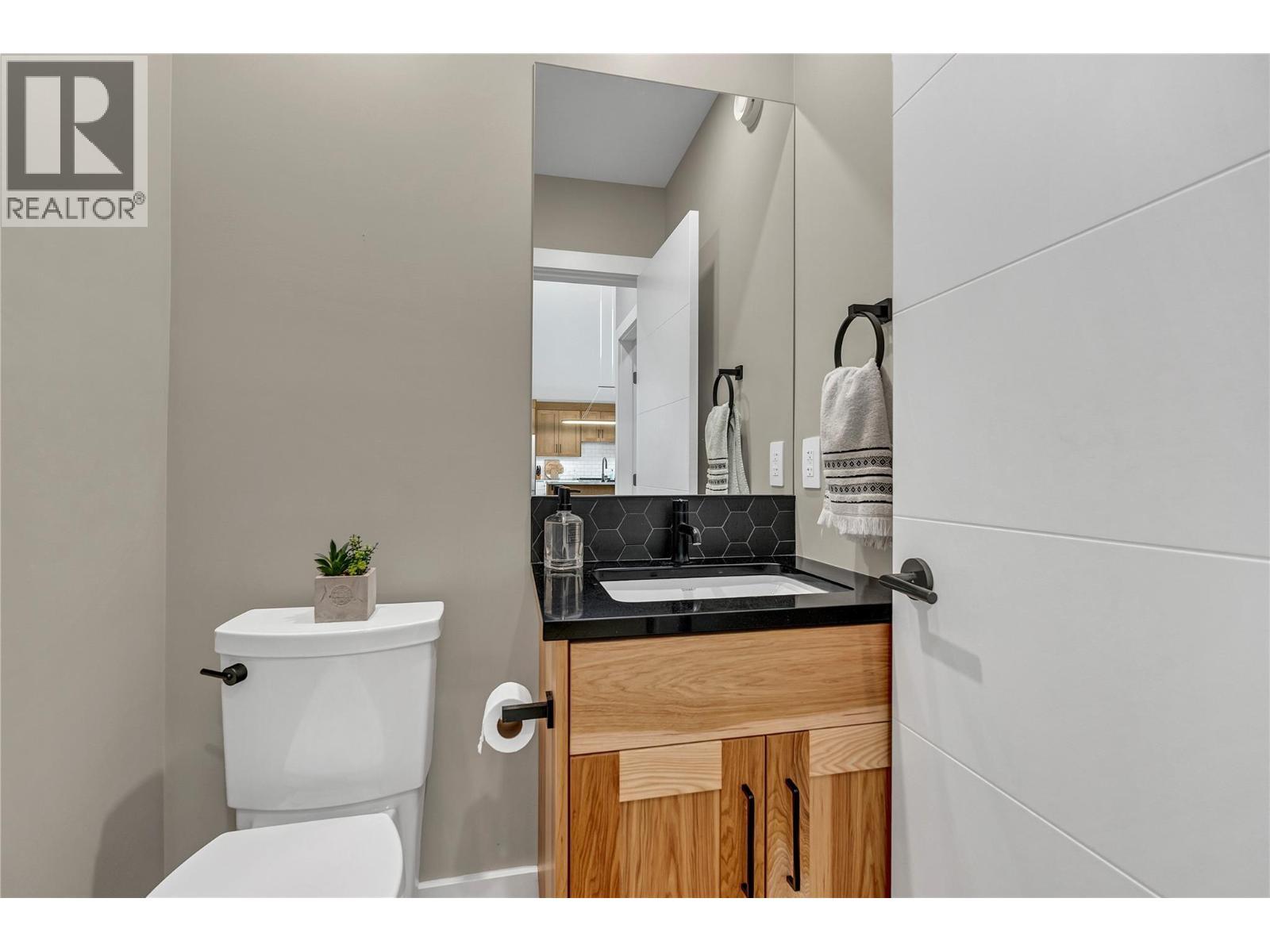 1695 Treffry Place, Summerland, BC - Indoor Photo Showing Bathroom