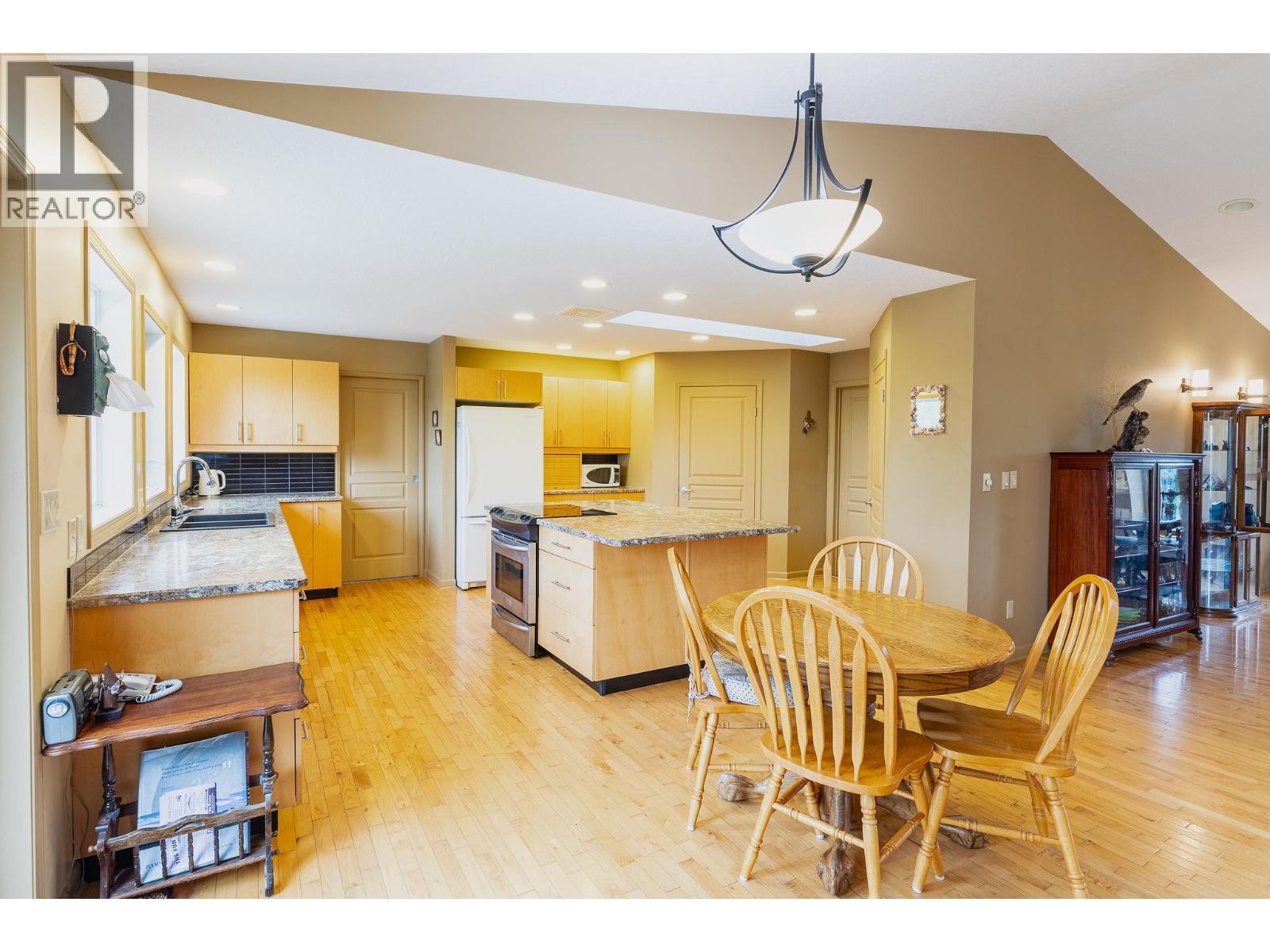 710 Indian Road, Creston, BC - Indoor