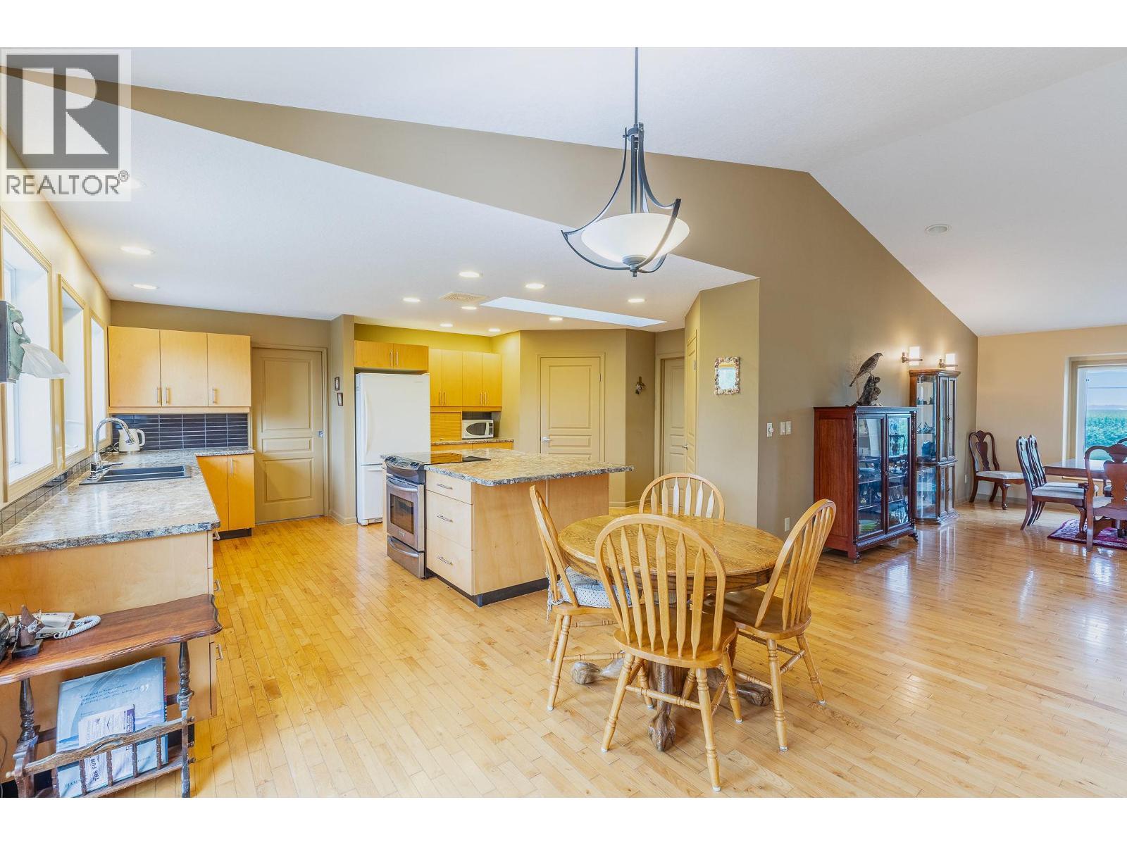 710 Indian Road, Creston, BC - Indoor