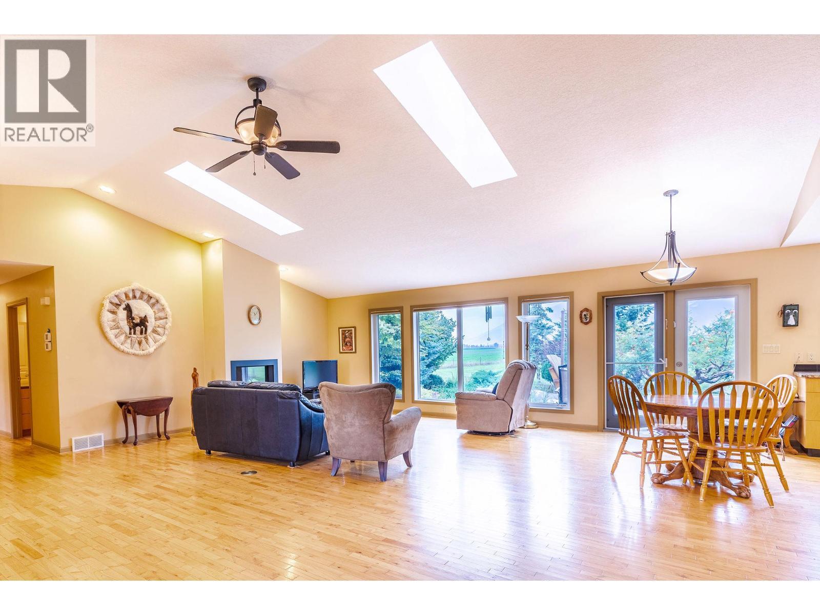 710 Indian Road, Creston, BC - Indoor