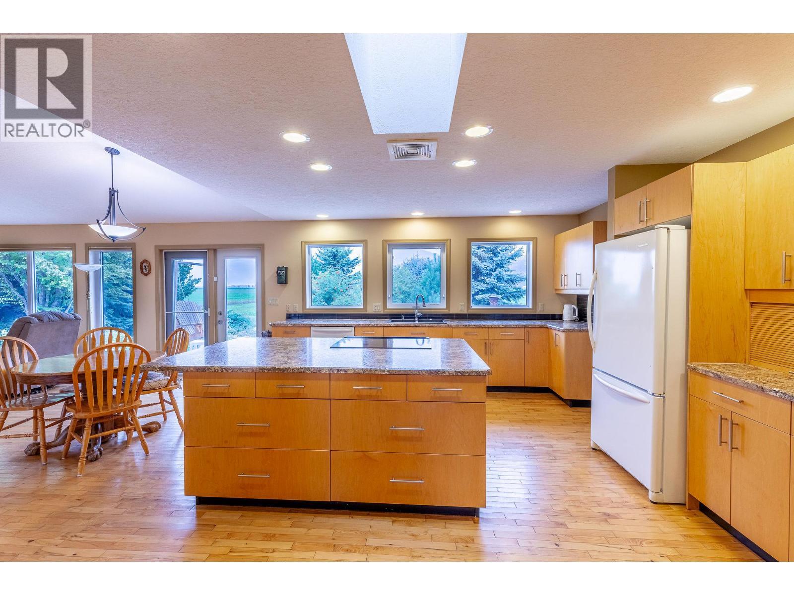 710 Indian Road, Creston, BC - Indoor Photo Showing Kitchen With Double Sink