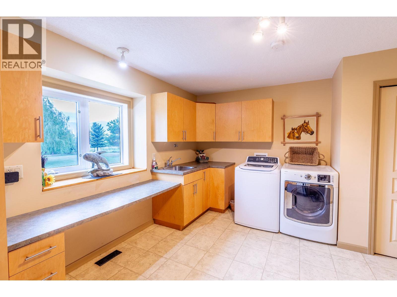 Foyer from Garage - 710 Indian Road, Creston, BC - Indoor Photo Showing Laundry Room