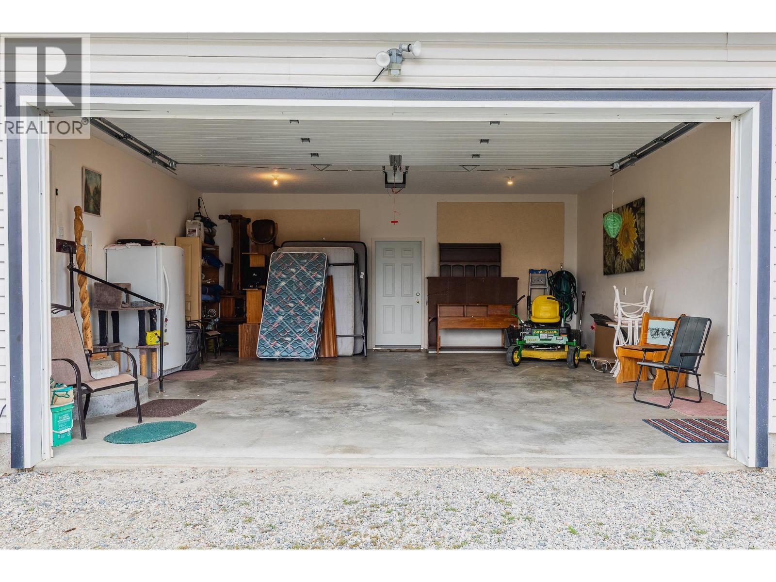 710 Indian Road, Creston, BC - Indoor Photo Showing Garage