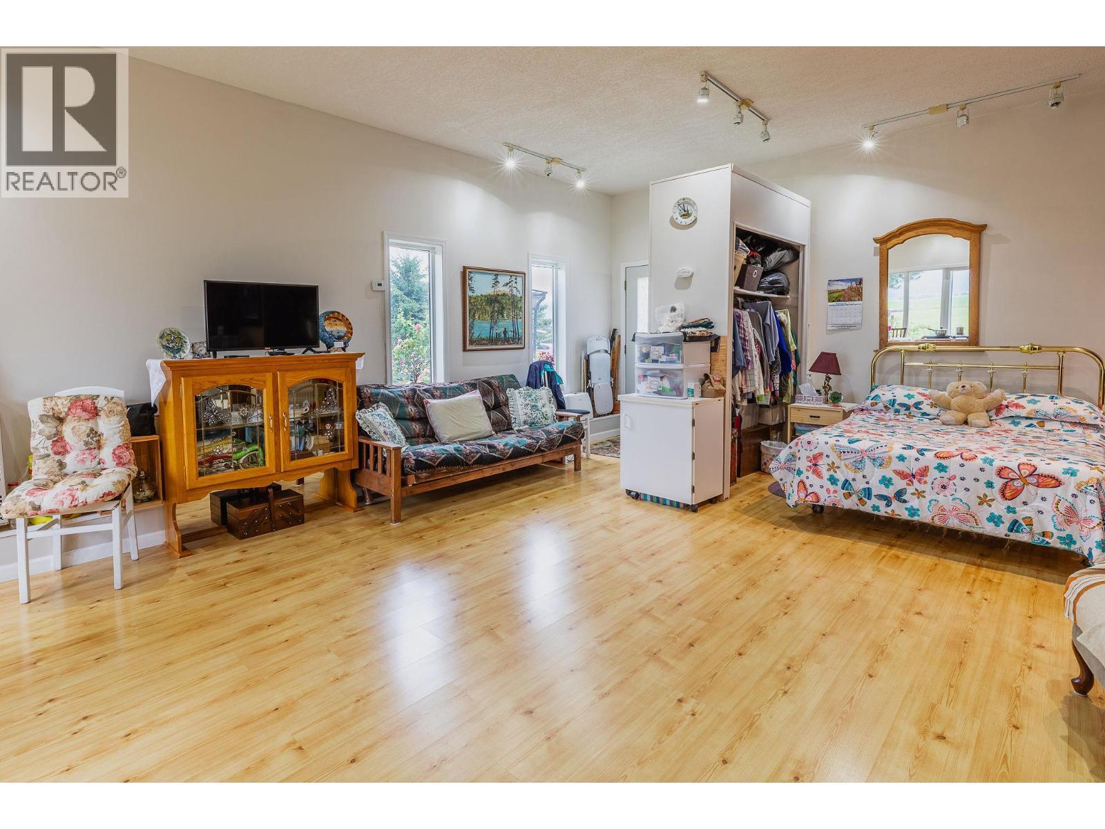 Mother in Law Suite - 710 Indian Road, Creston, BC - Indoor Photo Showing Other Room