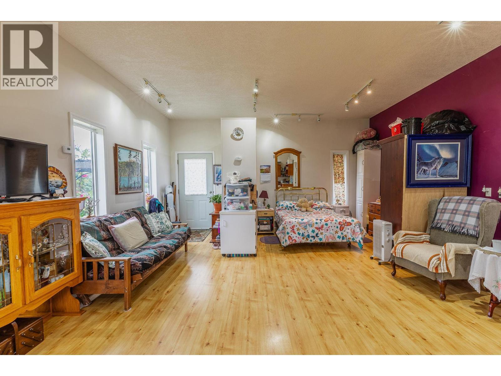 Mother in Law Suite - 710 Indian Road, Creston, BC - Indoor Photo Showing Other Room