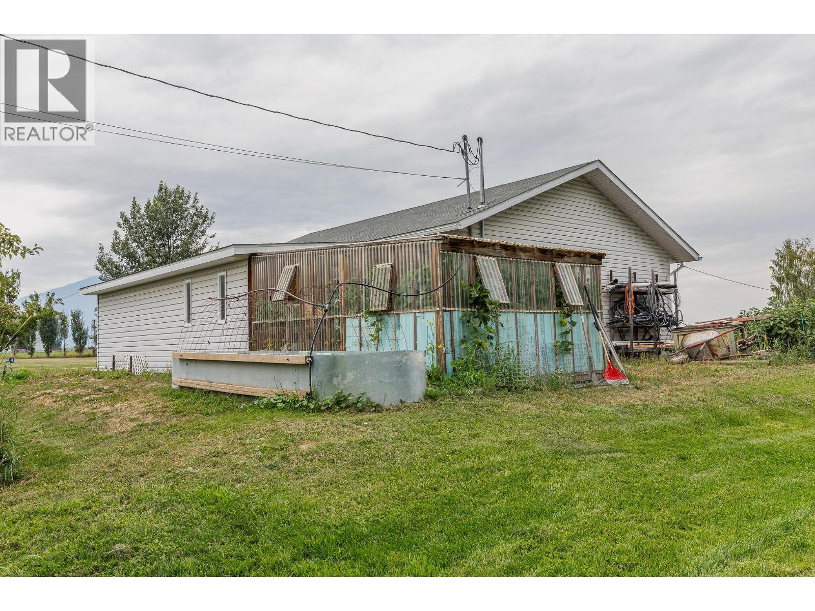 Greenhouse Storage - 710 Indian Road, Creston, BC - Outdoor